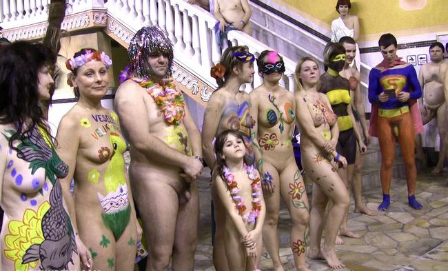 Schönheit des Videos des jungen und erwachsenen Naturisten des nackten Körpers [FKK Archiv]