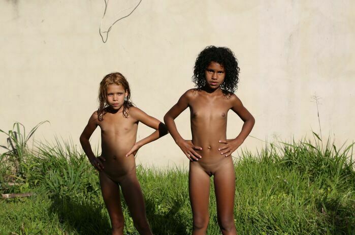 Schönheits nudisten, die in Brasilien stillstehen [FKK Archiv]