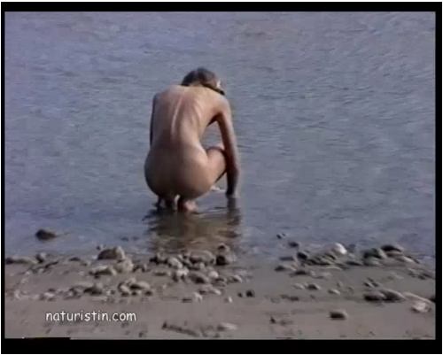 Naturistin Julia and Valerie [FKK Archiv]